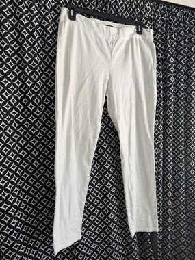 Bandolino White Stretch Leggings with Navy Labels